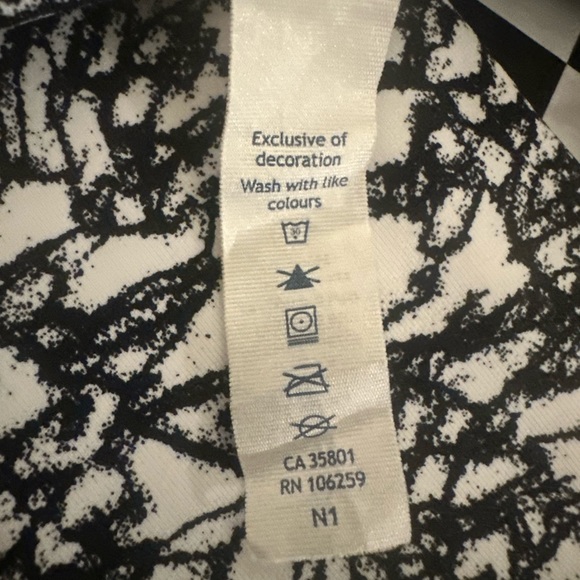 LULULEMON Align Crop 23" Venture Floral Alpine White Black size 8 LIKE NEW - Picture 4 of 11